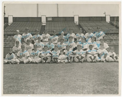 1951 Oakland Oaks Team Signed Photo With (24) Signatures Including Mel Ott
